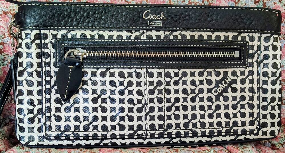 NWOT Coach Penelope Signature Op Art Clutch, Large, Black White Purse